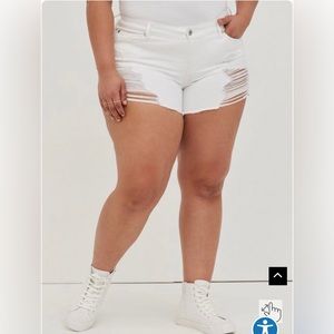 Torrid sz 26 white distressed denim shorts NWT